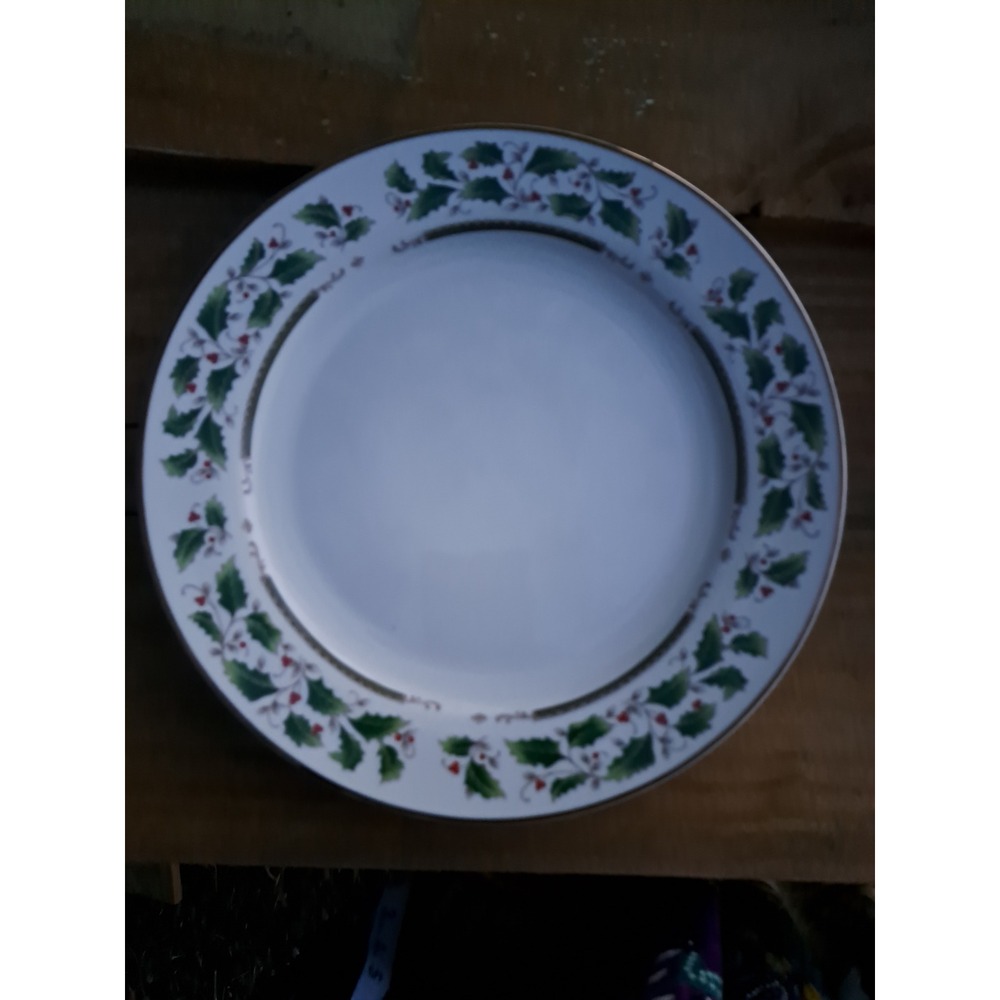 Holly Holiday Dinner Plate White Ceramic Christmas Holly Berries Gold Trim 10.5"